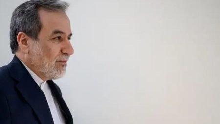 إيران: تقترب من التوصل إلى اتفاق مع عُمان بشأن إدارة مضيق هرمز
