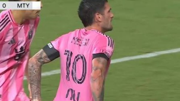 رودريغو دي باول يدعم ميسي ويرتدى قميصه خلال لقاء إنتر ميامي ومونتيري
