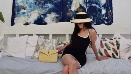 مي عمر تبهر جمهورها بأناقتها في اليونان