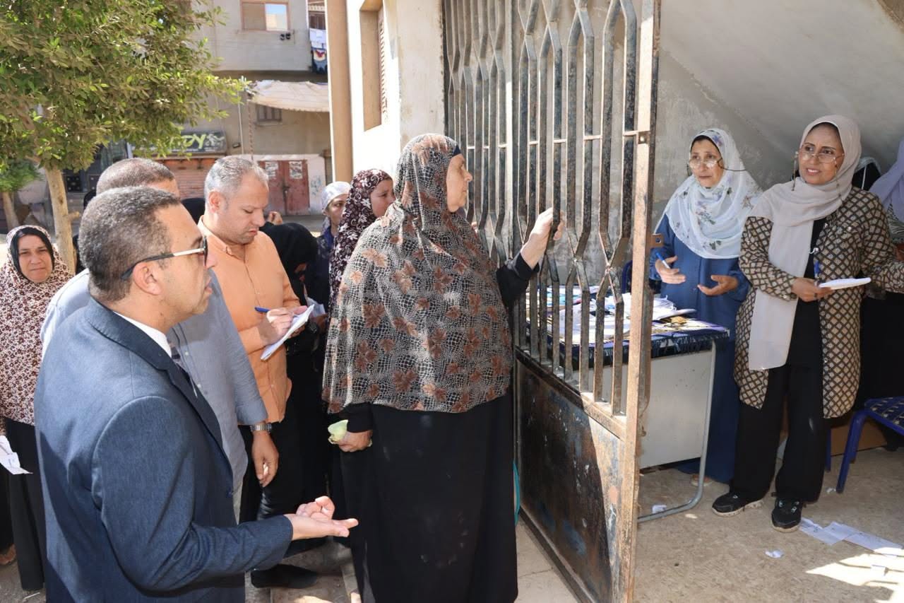 قد تكون صورة شخص أو أكثر ونص