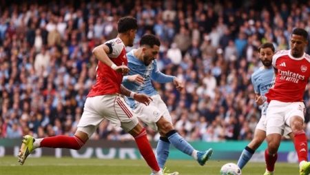 مانشستر سيتي يرفض عرض برشلونة للتعاقد مع لاعب إسباني