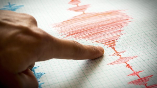هل تحدث هزة أرضية أكبر من زلزال اليوم؟.. البحوث الفلكية يوضح التفاصيل