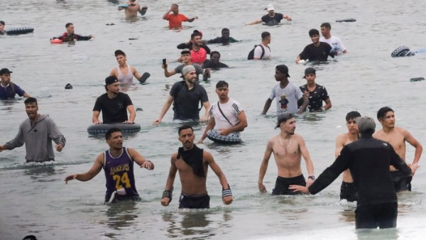 المغرب يطالب بتوضيحات بشأن أعداد ضحايا أزمة المهاجرين في سبتة