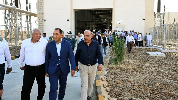 رئيس الوزراء يتفقد محطة محولات كهرباء شرق مطروح