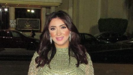 آية عبد الله تتألق في حفلها بدار الأوبرا المصرية وتحيي روائع التراث