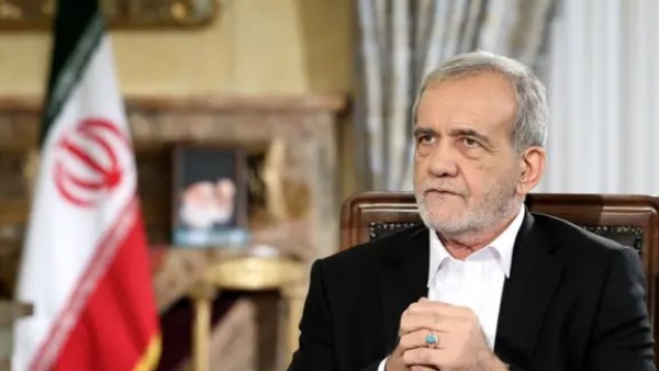 الرئيس الإيراني يعتذر للشعب ويعترف: نخوض حربا شاملة اقتصاديا وعسكريا وأمنيا