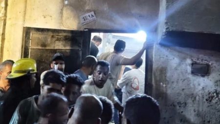 إنقاذ سيدة من تحت الأنقاض.. أول صور من موقع عقار حدائق القبة المنهار جزئيا
