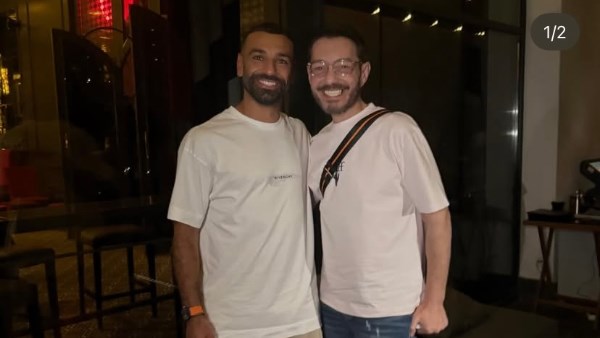 أنا والأسطورة.. أحمد زاهر يشارك صورة مع محمد صلاح بعد تألقه في طرابزون