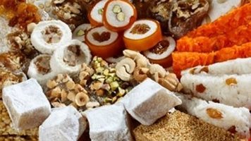 هل يجوز توزيع حلوى المولد وخصمها من زكاة المال؟.. الإفتاء توضح