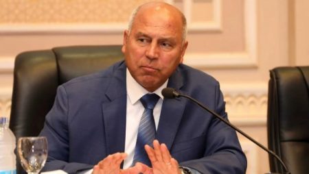 كامل الوزير: تطوير شبكة الطرق والنقل منع تحول مصر إلى جراج كبير