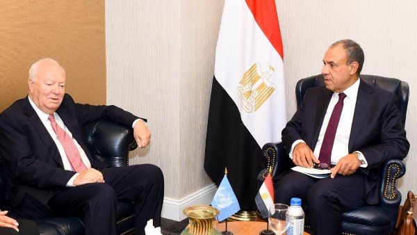 وزير الخارجية يبحث مع ممثل الأمم المتحدة للحضارات تعزيز الحوار ومكافحة خطاب الكراهية