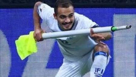 طرد لاعب إسرائيلي بعد الاحتفال بهدفه بحركة تحاكي إطلاق النار خلال مباراة النمسا