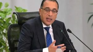 رئيس الوزراء يبحث مع محافظ البنك المركزي عددا من ملفات العمل المشتركة في إطار التنسيق الدوري المشترك مع البنك