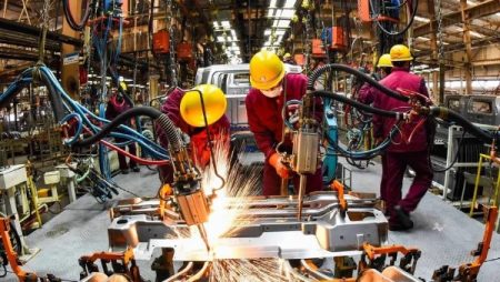 ارتفاع القيمة المضافة للناتج الصناعي في الصين بنسبة 5.2% خلال أغسطس