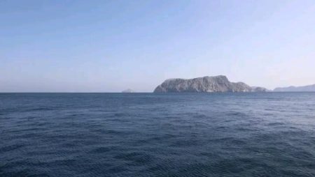 بيانات ملاحية: 4 سفن فقط عبرت مضيق هرمز أمس الثلاثاء