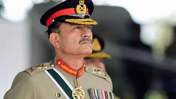 قائد الجيش الباكستاني يضغط على إيران لكبح هجمات الحوثيين ضد السعودية