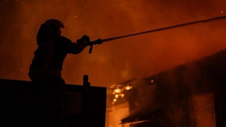 انفجارات تهز كييف .. روسيا تشن هجوماً باليستياً مُباغتاً بعد إطلاق 100 مسيّرة في 24 ساعة