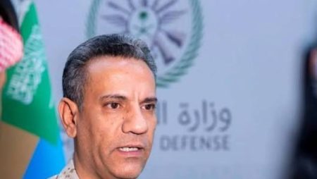 التحالف: صواريخ ومسيرات حوثية تستهدف مدناً سعودية وتصيب 13 مدنياً