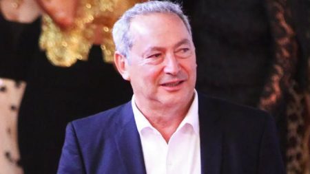 سميح ساويرس: مهرجان الجونة السينمائي يسير في الطريق الصحيح ونسخة هذا العام أفضل من العام الماضي