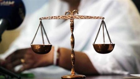 سقوط الإبن العاق عقب اعتدائه على أمه في قبضة أمن المحلة