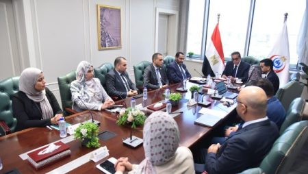 وزير الصحة يشيد بحصول المبادرات الصحية على شهادتي «ISO» ويطالب بتعميم أنظمة الجودة