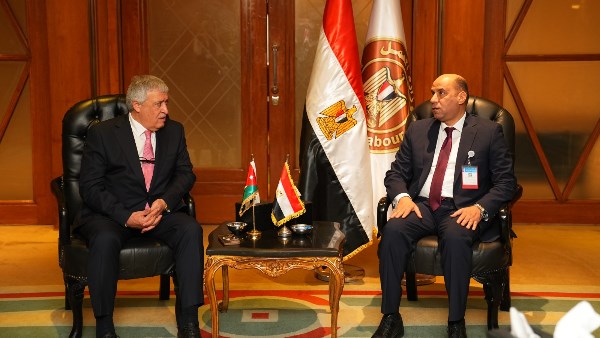 وزير العمل يبحث مع نظيره الأردني أوضاع العمالة المصرية في المملكة وزير العمل يبحث مع نظيره الأردني أوضاع العمالة المصرية في المملكة