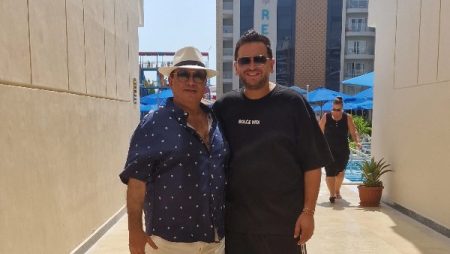 أول ظهور لمصطفى خاطر بعد خروجه من المستشفى.. شاهد