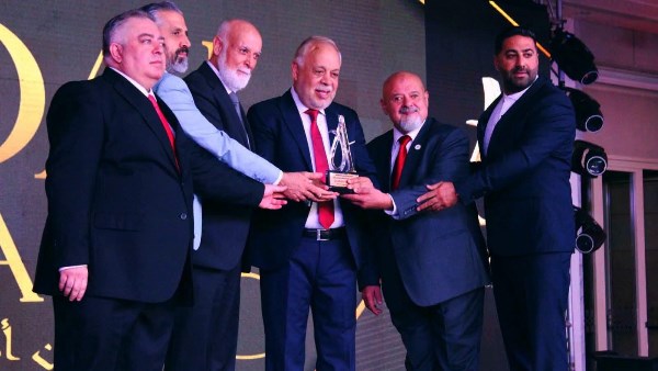 البيت الفني للمسرح يهنئ أشرف زكي بتكريمه في بيروت ومنحه لقب عميد الفنانين والنقابيين بالوطن العربي