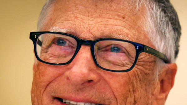 بيل جيتس يطلق تحذيرا مرعبا: الذكاء الاصطناعي يقـ.تل مليار إنسان بلا رقابة