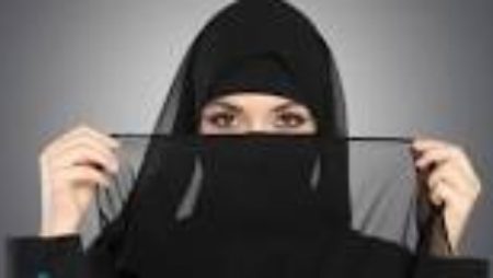 أمين الإفتاء: النقاب ليس واجبا.. ويجوز للمرأة كشف وجهها أمام من تشاء