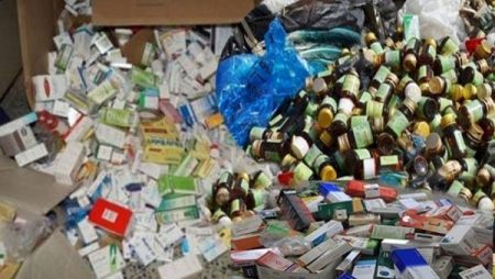 الحبس 5 سنوات وغرامة 30 ألف جنيه عقوبة بيع أدوية مغشوشة بالقانون