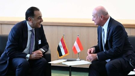 رئيس الوزراء يبحث التوسع في الاستثمارات النمساوية وتأسيس منطقة لوجستية بمحور قناة السويس