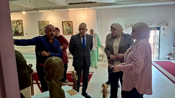 محافظ بورسعيد ورئيس قطاع الفنون التشكيلية يبحثان سبل تطوير متحف النصر ومعالجة مشكلاته محافظ بورسعيد ورئيس قطاع الفنون التشكيلية يبحثان سبل تطوير متحف النصر ومعالجة مشكلاته