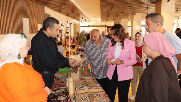 الجيزة.. افتتاح معرض الحرف اليدوية والتراثية بمنطقة الأهرامات الجيزة.. افتتاح معرض الحرف اليدوية والتراثية بمنطقة الأهرامات
