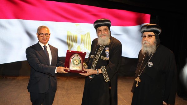 محافظ بني سويف: وجود البابا تواضروس بين أبناء بني سويف مناسبة عزيزة على الجميع محافظ بني سويف: وجود البابا تواضروس بين أبناء بني سويف مناسبة عزيزة على الجميع