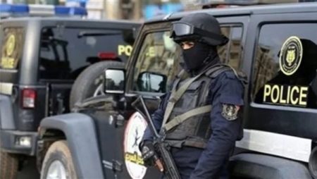 كتب بدون ترخيص.. القبض على مدير مطبعة بالوراق