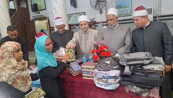 في رحاب مسجد السلطان الفرغل بأبوتيج.. أوقاف أسيوط تكرم أطفال النشاط التثقيفي