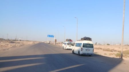 ضبط وسحب رخص 25 سيارة خلال حملة على مخالفات خطوط السير بقنا