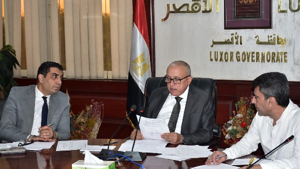 محافظ الأقصر يبحث مستجدات منظومة التقنين ويوجه بسرعة استكمال الإجراءات محافظ الأقصر يبحث مستجدات منظومة التقنين ويوجه بسرعة استكمال الإجراءات