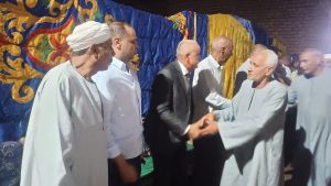 اتكهربوا وماتوا بمعمل مخلل.. محافظ الأقصر يقدم واجب العزاء في مأساة أسرة أرمنت