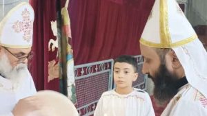 أطفال مار جرجس بأرمنت الحيط يشاركون في القداس الإلهي بالأقصر