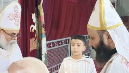 أطفال مار جرجس بأرمنت الحيط يشاركون في القداس الإلهي بالأقصر