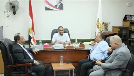 أخبار الوادي الجديد: مدير التعليم يتابع استعدادات مدرسة فوسفات مصر للتكنولوجيا.. وانطلاق قوافل المسرح المتنقل