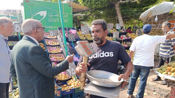 سكرتير عام بورسعيد يقود حملة مكبرة لرفع الإشغالات بشارعي عبد الهادي الحديدي والنصر