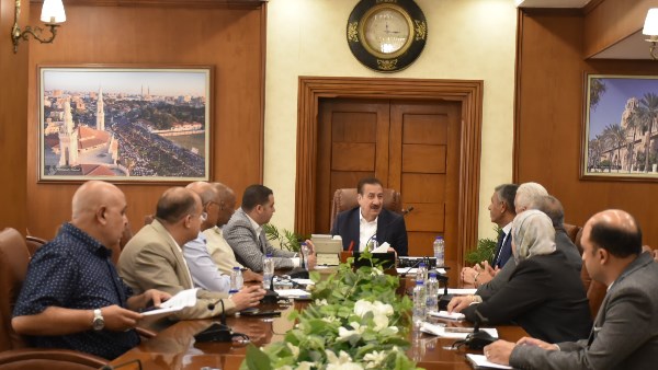 محافظ بورسعيد يجتمع مع رئيس شركة النظافة لبحث خطة الارتقاء بالمنظومة محافظ بورسعيد يجتمع مع رئيس شركة النظافة لبحث خطة الارتقاء بالمنظومة