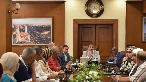 محافظ بورسعيد يتابع استعدادات استقبال العام الدراسي الجديد