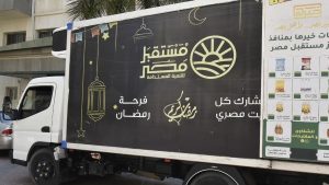 دعمًا للطلاب الأولى بالرعاية.. محافظ بورسعيد يتابع تجهيزات تسليم 400 زي مدرسي
