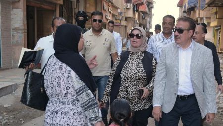 محافظ بورسعيد يتفقد أعمال تطوير ورفع كفاءة لـ43 عمارة سكنية بمنطقة أبو بكر الصديق ببورفؤاد