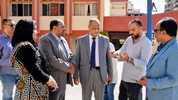 “بدوي” يتفقد مدرسة بورسعيد الرسمية للغات لمتابعة سير العملية التعليمية