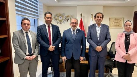 رئيس جامعة بورسعيد: مصلحة المواطن تأتي في مقدمة أولوياتنا .. صور